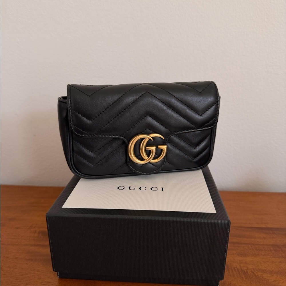 Gucci Black Quilted Leather Shoulder Bag with Gold Double G